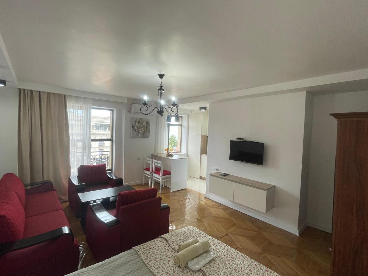 Apartment 2 Minutes From The Sea Batoumi Extérieur photo