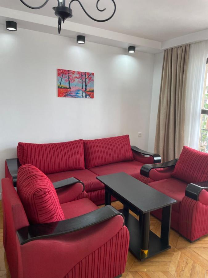 Apartment 2 Minutes From The Sea Batoumi Extérieur photo